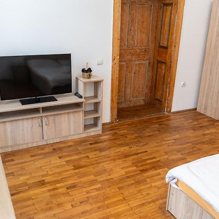Mediaş Fabini Apartments מראה חיצוני תמונה