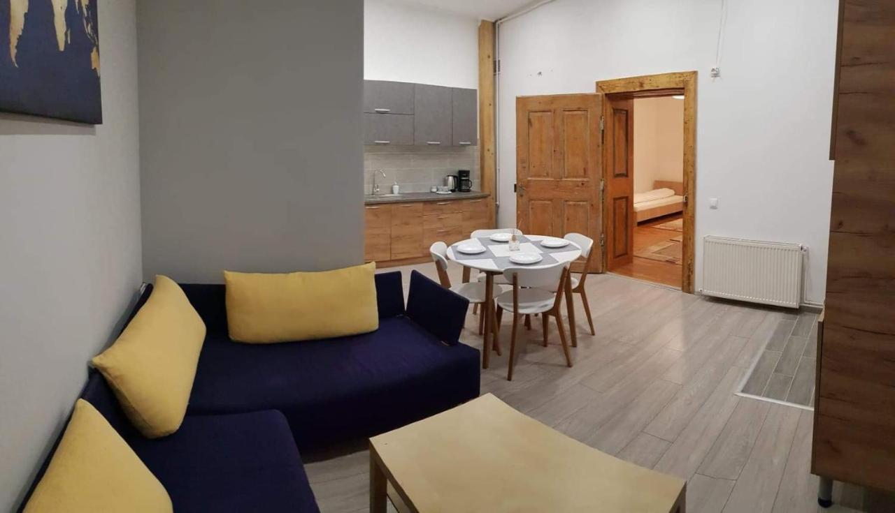 Mediaş Fabini Apartments מראה חיצוני תמונה