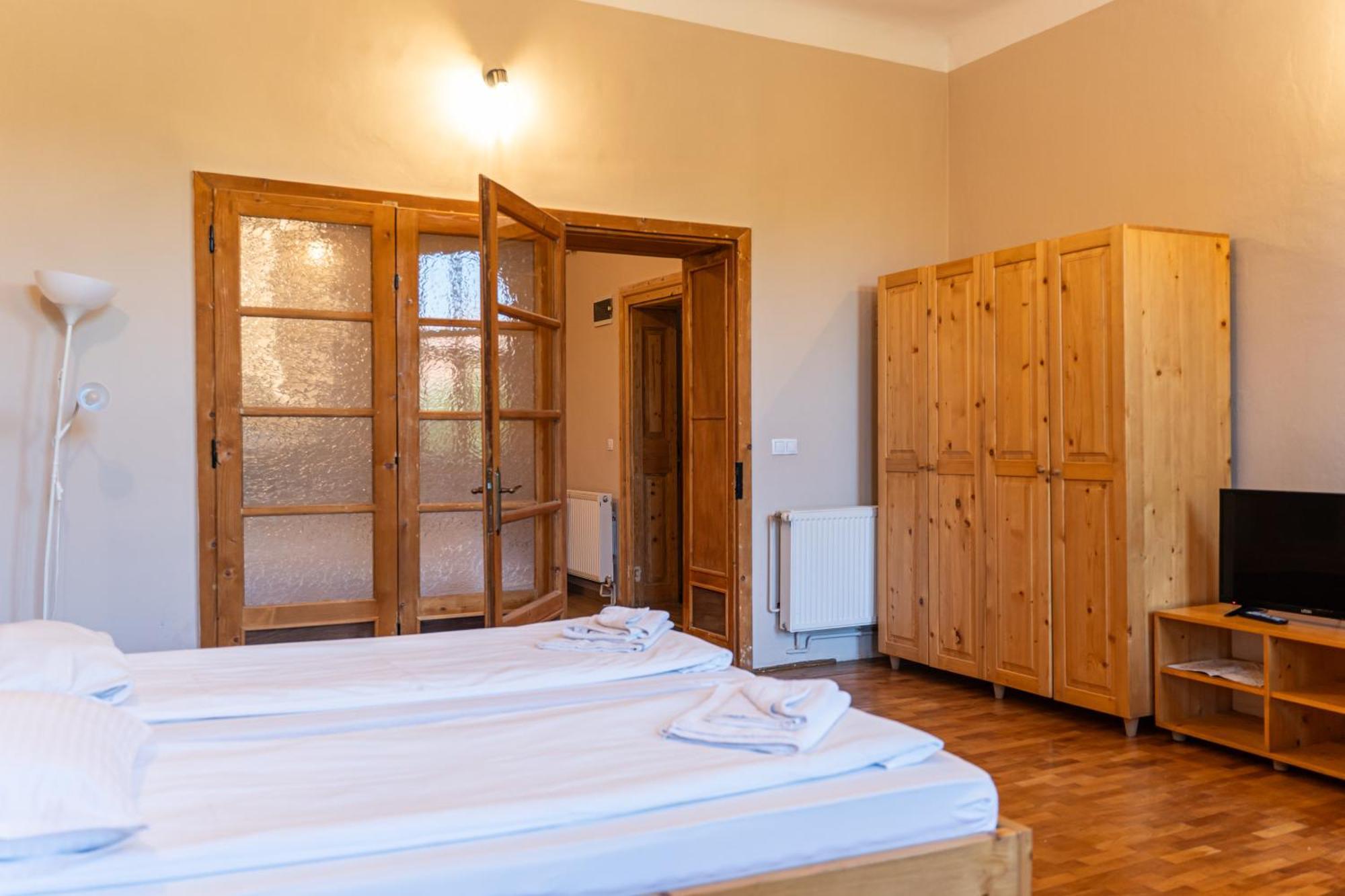 Mediaş Fabini Apartments מראה חיצוני תמונה