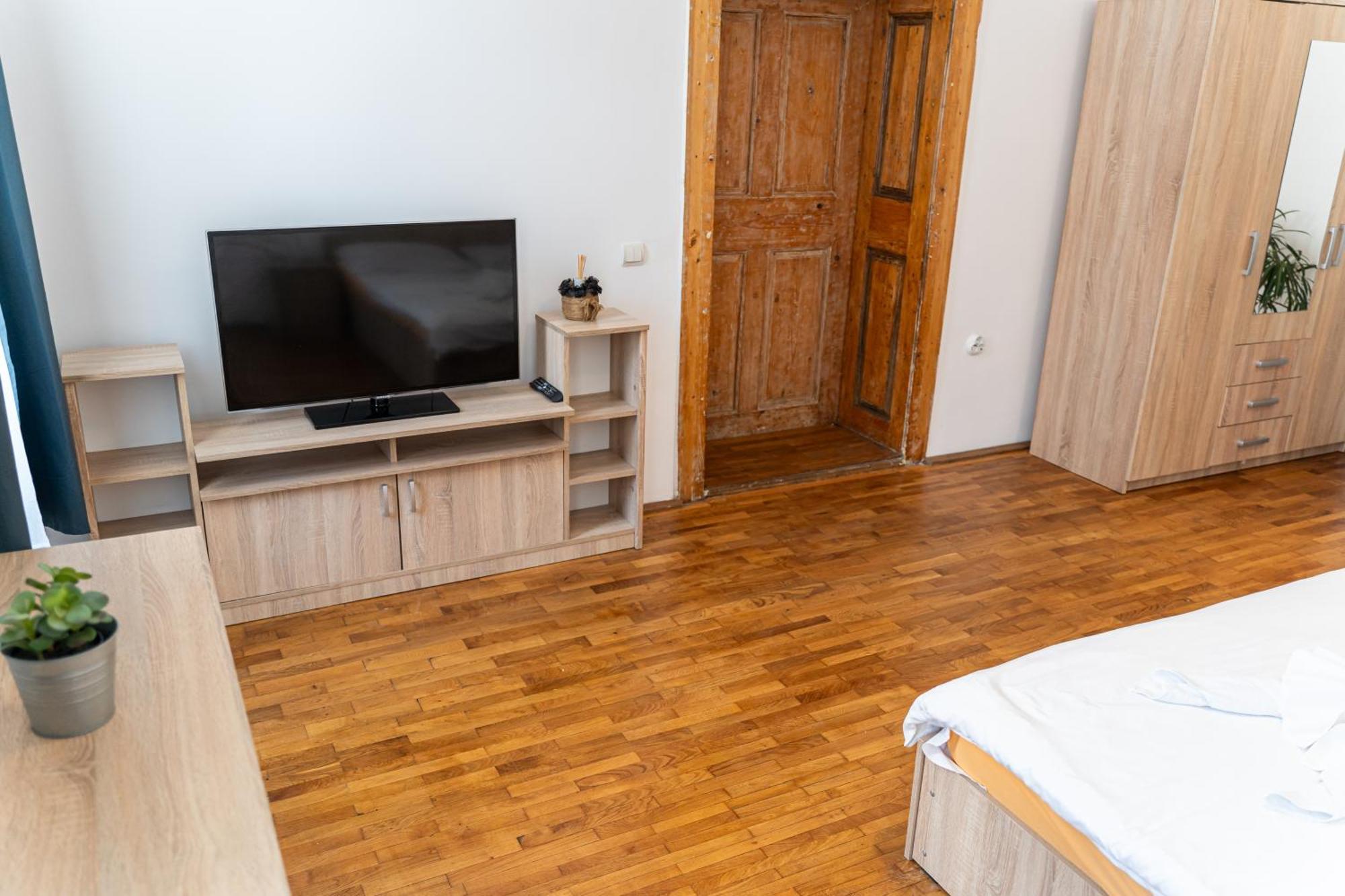 Mediaş Fabini Apartments מראה חיצוני תמונה