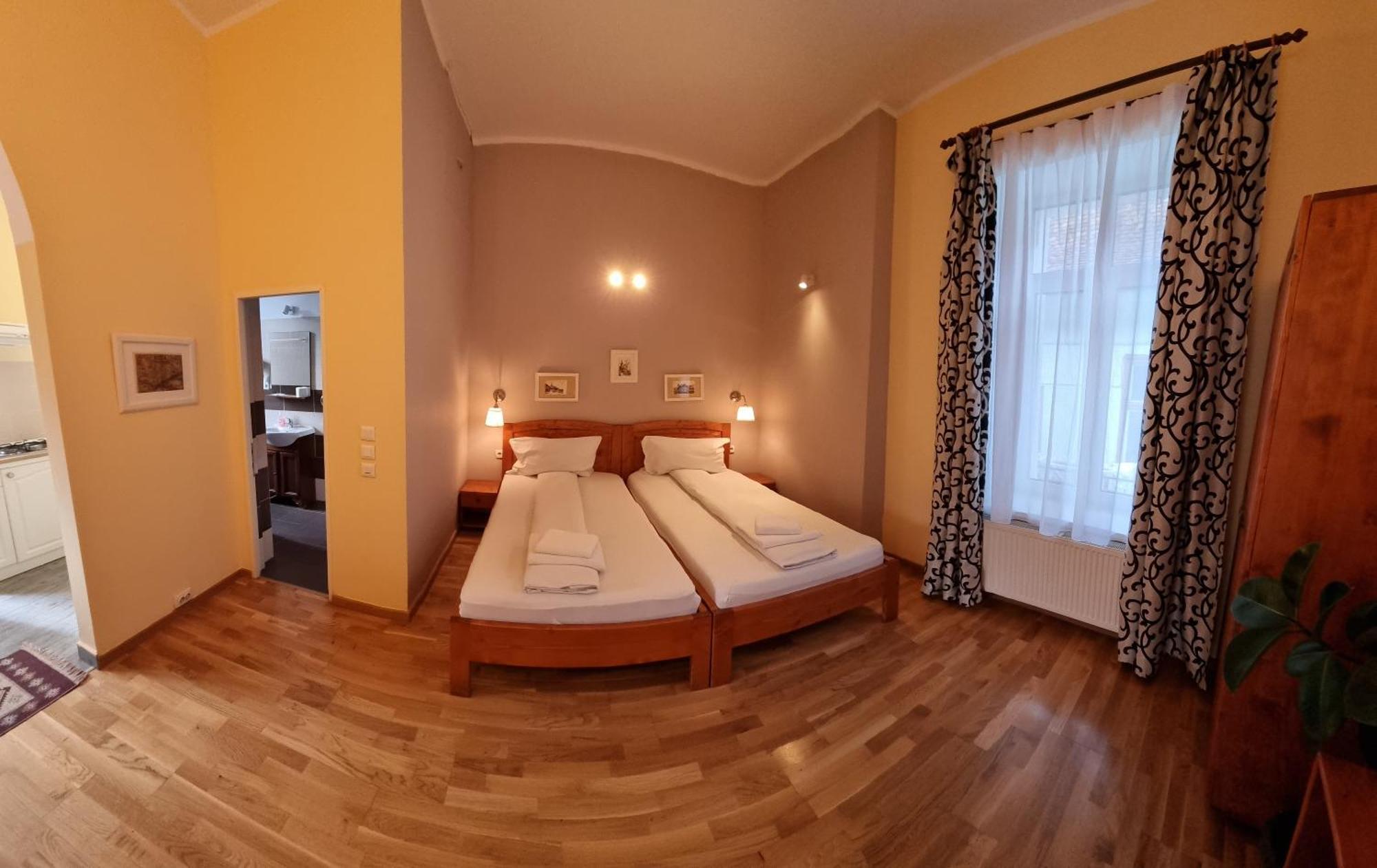 Mediaş Fabini Apartments מראה חיצוני תמונה