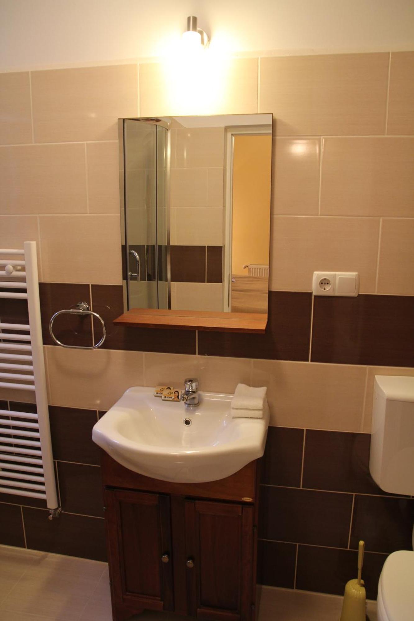 Mediaş Fabini Apartments מראה חיצוני תמונה